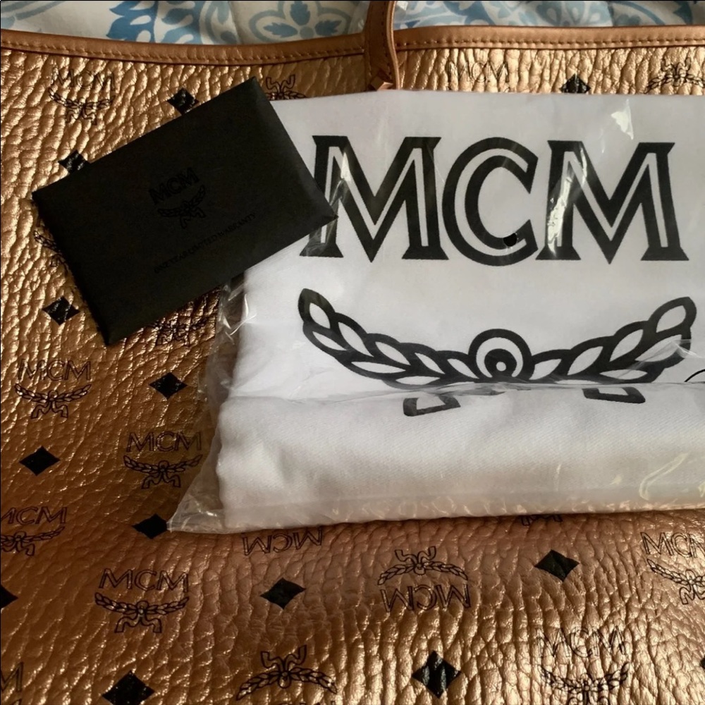๐ SOLD๐ MCM Limonta Metallic Logo Print Tote - Picture 9 of 10